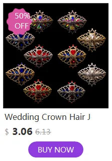 Exhibición de tiaras y coronas de princesa con cabello de cristal, en promoción de 50% de descuento.