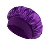 Bonete de seda morado para cabello rizado, visto desde arriba.