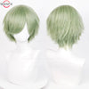 Una peluca corta y en capas de color verde claro, mostrada en un maniquí blanco.