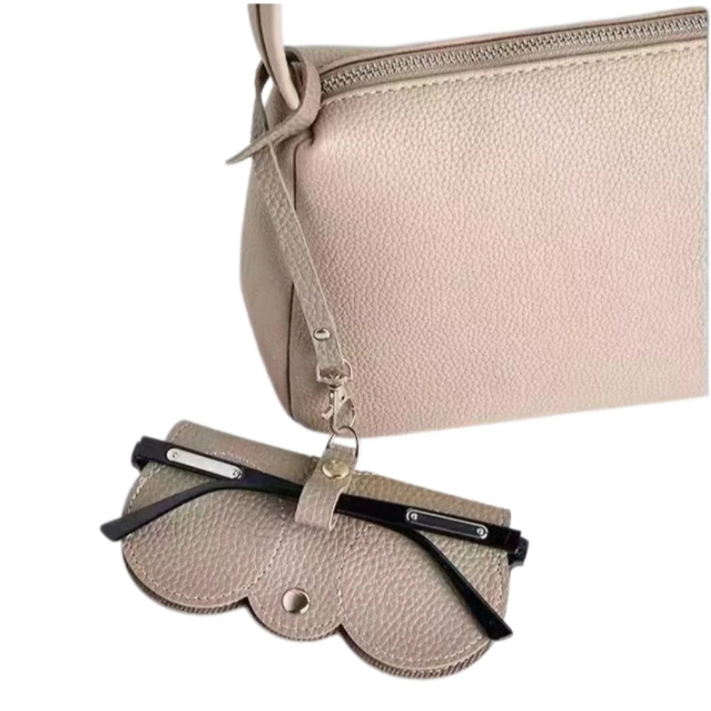 Étui et sac de rangement en cuir PU beige clair à motif litchi avec fermeture éclair.