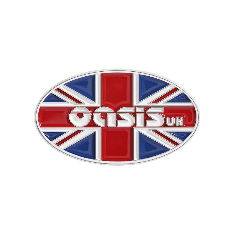 Une épingle émail ronde avec le design du Union Jack et le mot Oasis UK au centre.