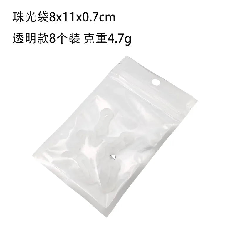 Bolsa de plástico transparente con ocho extensiones de manga de camisa, con un peso total de 4.7 gramos.
