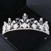 Couronne de diadème en cristal et strass argentés, accessoires pour cheveux, présentée dans une boîte noire.