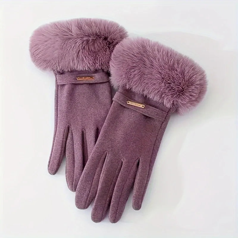 Ein Paar mauvefarbener Wildlederhandschuhe mit flauschigen lila Kunstpelz-Manschetten.