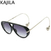 Gafas de piloto vintage negras y grandes con armazones de metal dorado