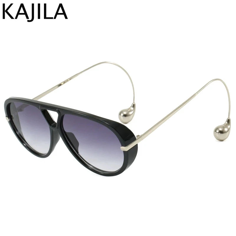 Gafas de piloto vintage negras y grandes con armazones de metal dorado
