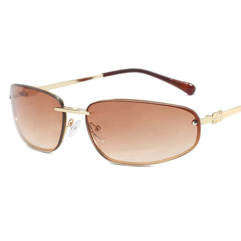 Ovales Y2K-Sonnenbrille ohne Fassung mit roségoldem Metallrahmen und getönten Gläsern