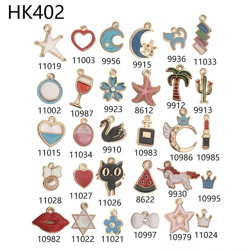 Collection de charmes et pendentifs flottants en émail pour la fabrication de bijoux.