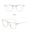 Gafas transparentes mostradas desde las vistas frontal y lateral.