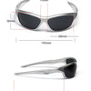 Eine silbergerahmte Sonnenbrille mit schwarzen Gläsern in verschiedenen Ansichten und Dimensionen.