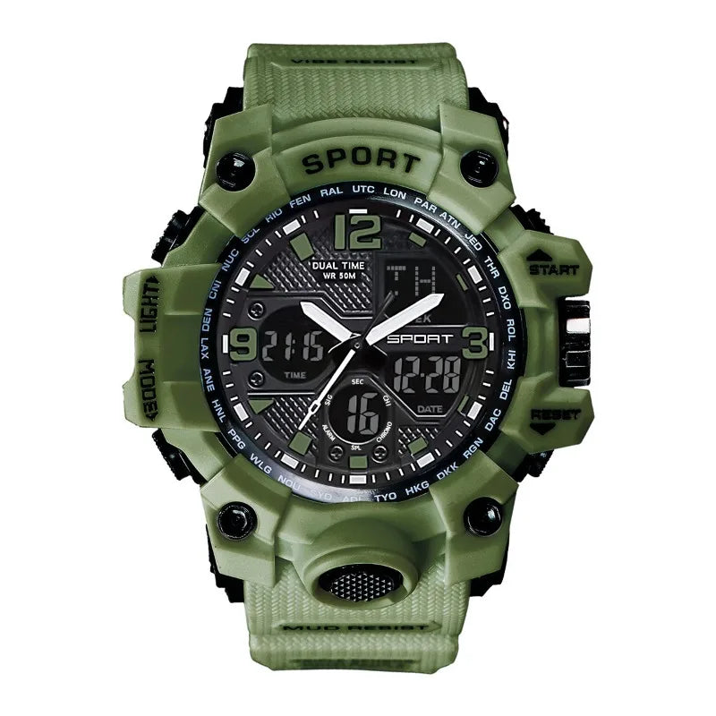 Gros plan d'une montre sportive numérique verte avec une lunette noire et un cadran sombre.