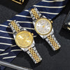 Ein Paar Herren-Gold-Zifferblatt-Quarzwachschuhuhren mit silber- und goldgestreiften Metallarmbändern auf einer dunklen Oberf