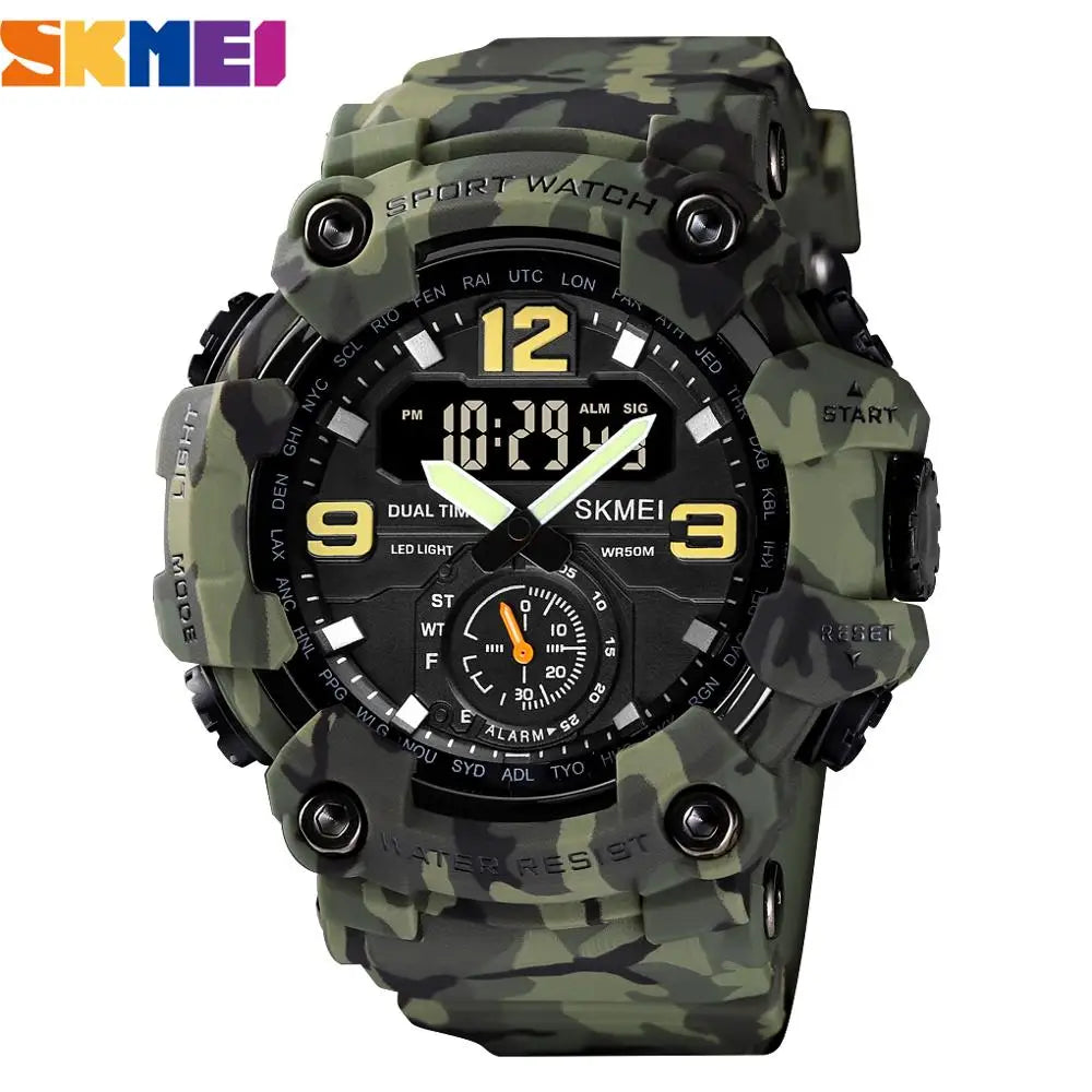 Montre sportive camouflage vert foncé numérique avec bracelet noir et affichage rond indiquant 10h29.