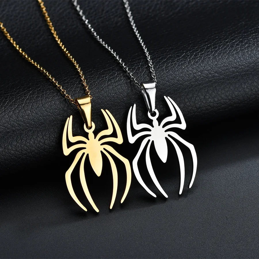 Un collier pendentif araignée en acier inoxydable, une teinte or et une teinte argent.