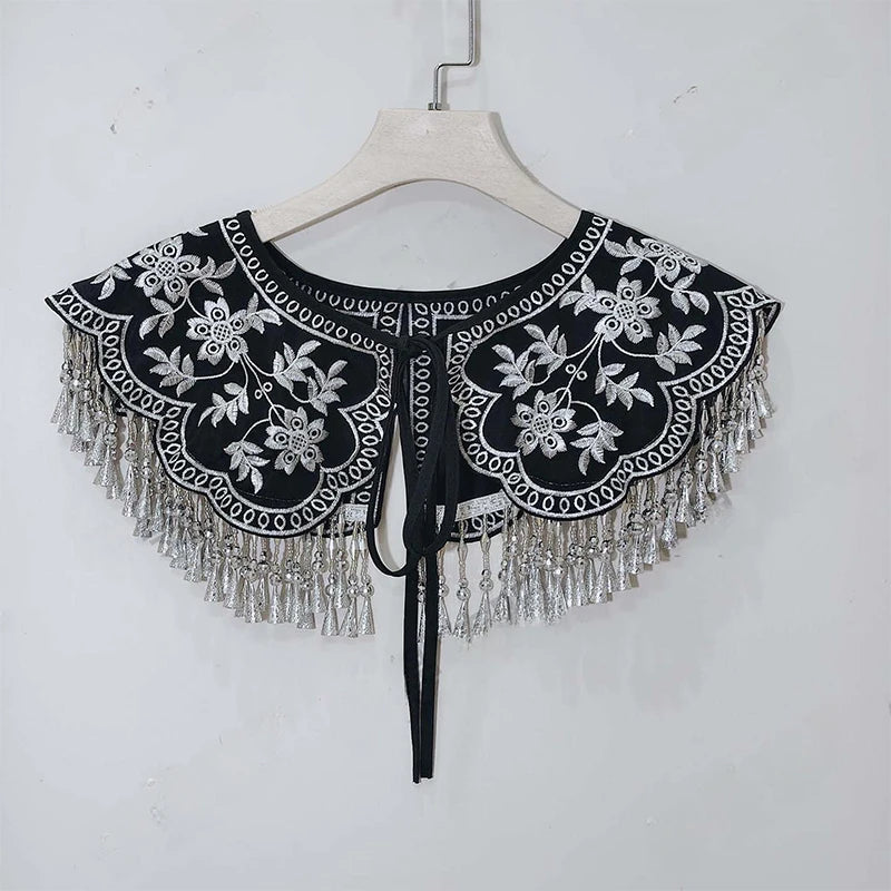 Chemise à col détachable vintage noir et blanc avec broderie florale et franges