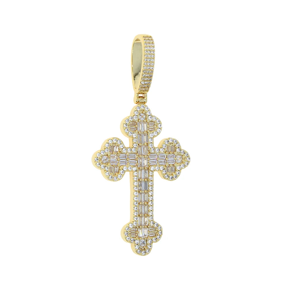 Pendentif de croix ton or incrusté de pierres claires.