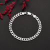 Ensemble de collier et bracelet en argent avec feuillage rouge sur fond sombre.
