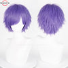 Un par de piezas de cabello/peluca moradas mostradas en un maniquí.