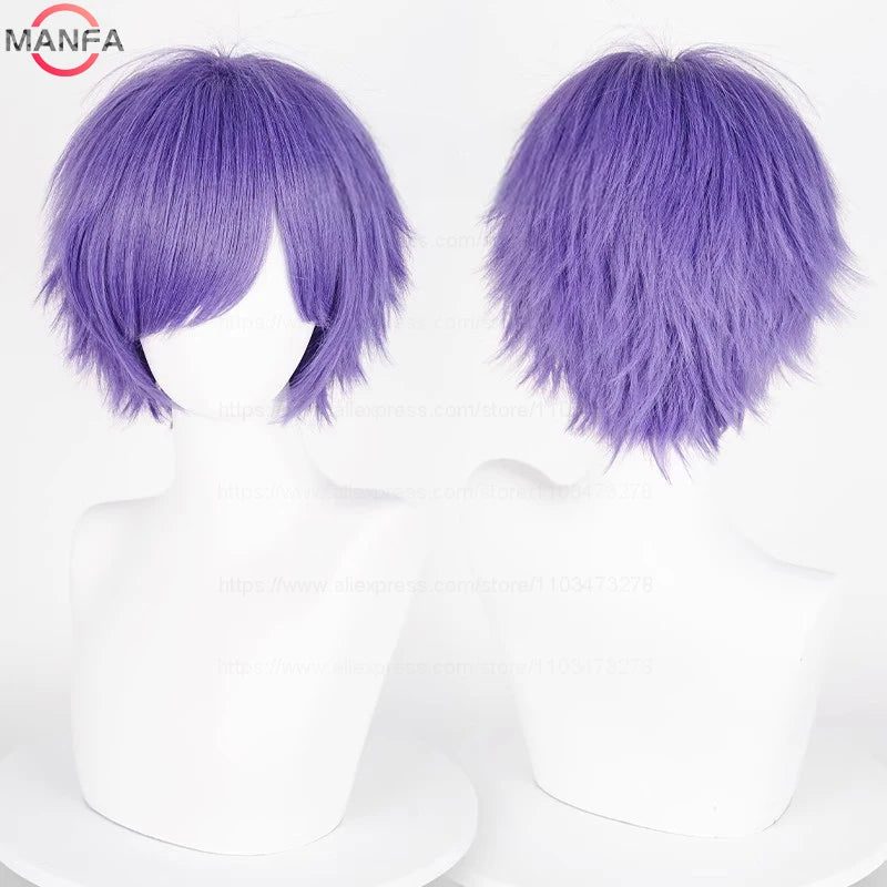 Un par de piezas de cabello/peluca moradas mostradas en un maniquí.