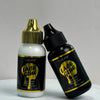 Eine schwarze Flasche Lace Glue Gel neben einer klaren Luxfume-Klebstoffflasche.