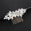 Accessoire de coiffure pour mariée en cristal et perles.