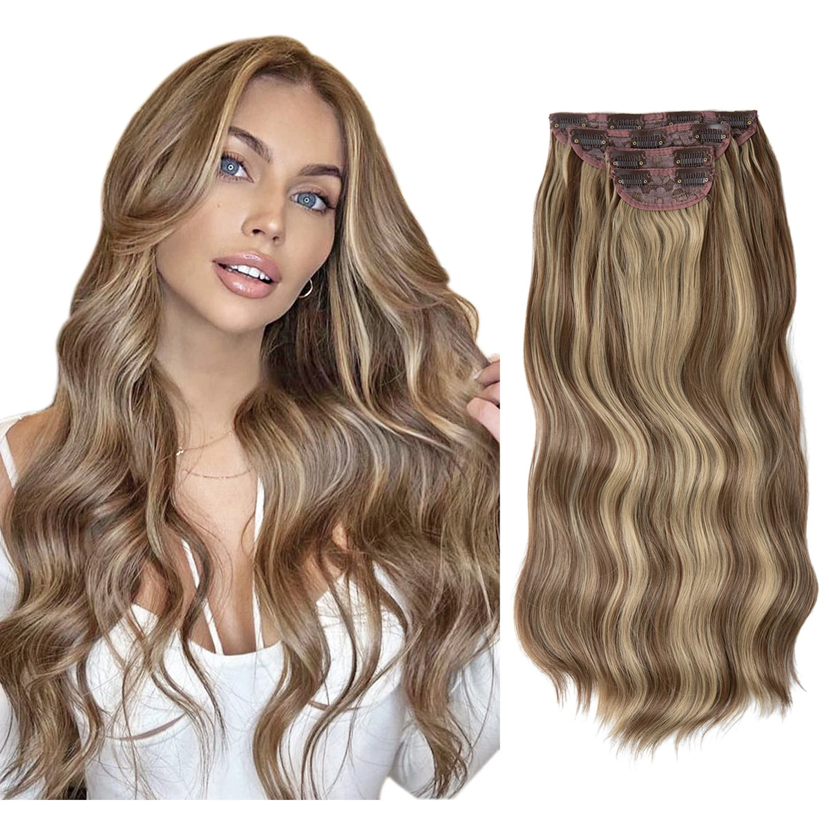 Una mujer modela extensiones de cabello ondulado clip-in de 22 pulgadas en tonos rubios con un clip estampado oscuro.