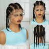 Gros plan d'une femme modélisant des extensions de cheveux synthétiques noirs tressés dans divers styles et longueurs