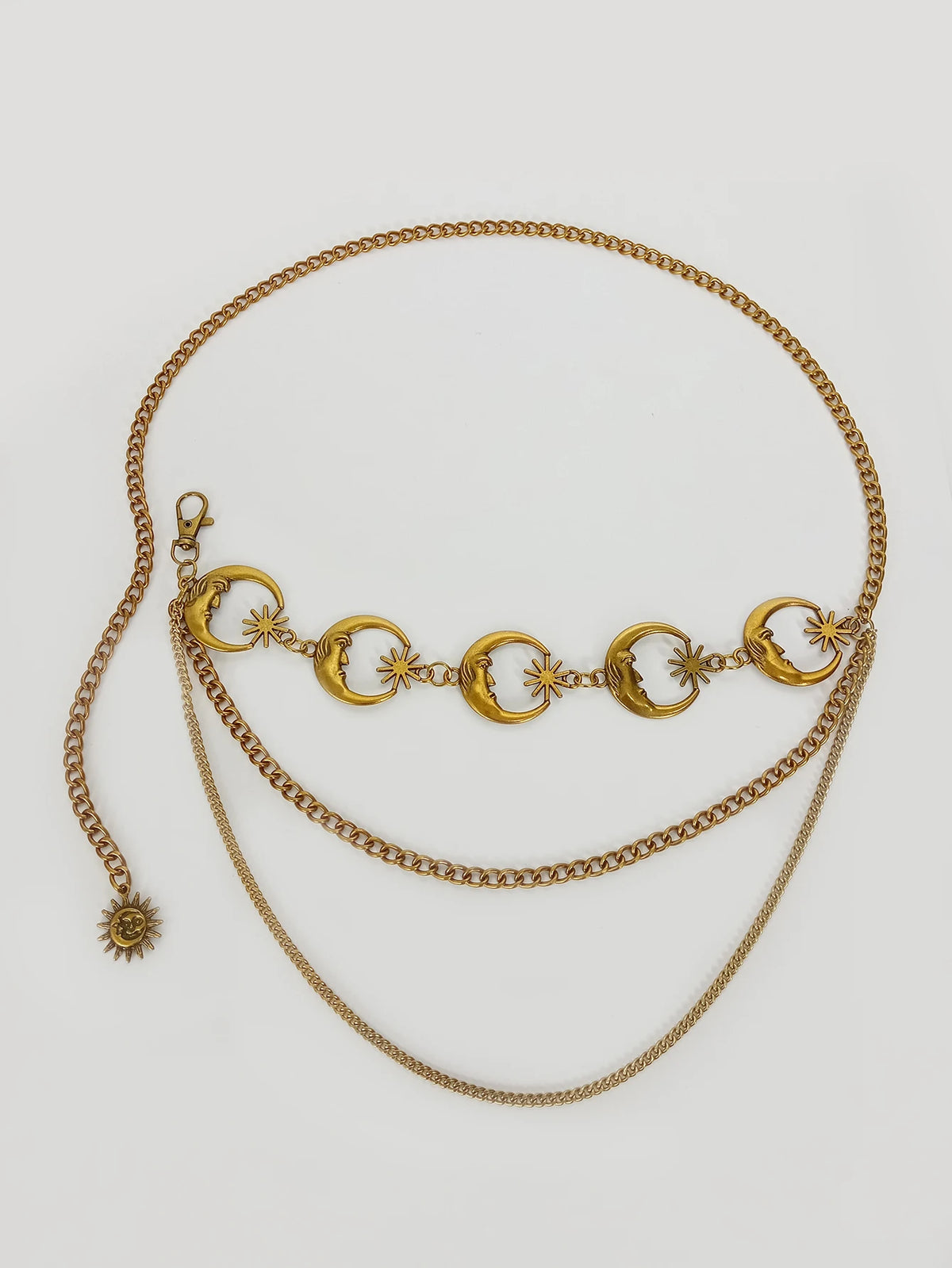 Goldfarbener Boho-Mond-Faszien-Taillenschmuck mit mehreren Strängen und Dekorationen.