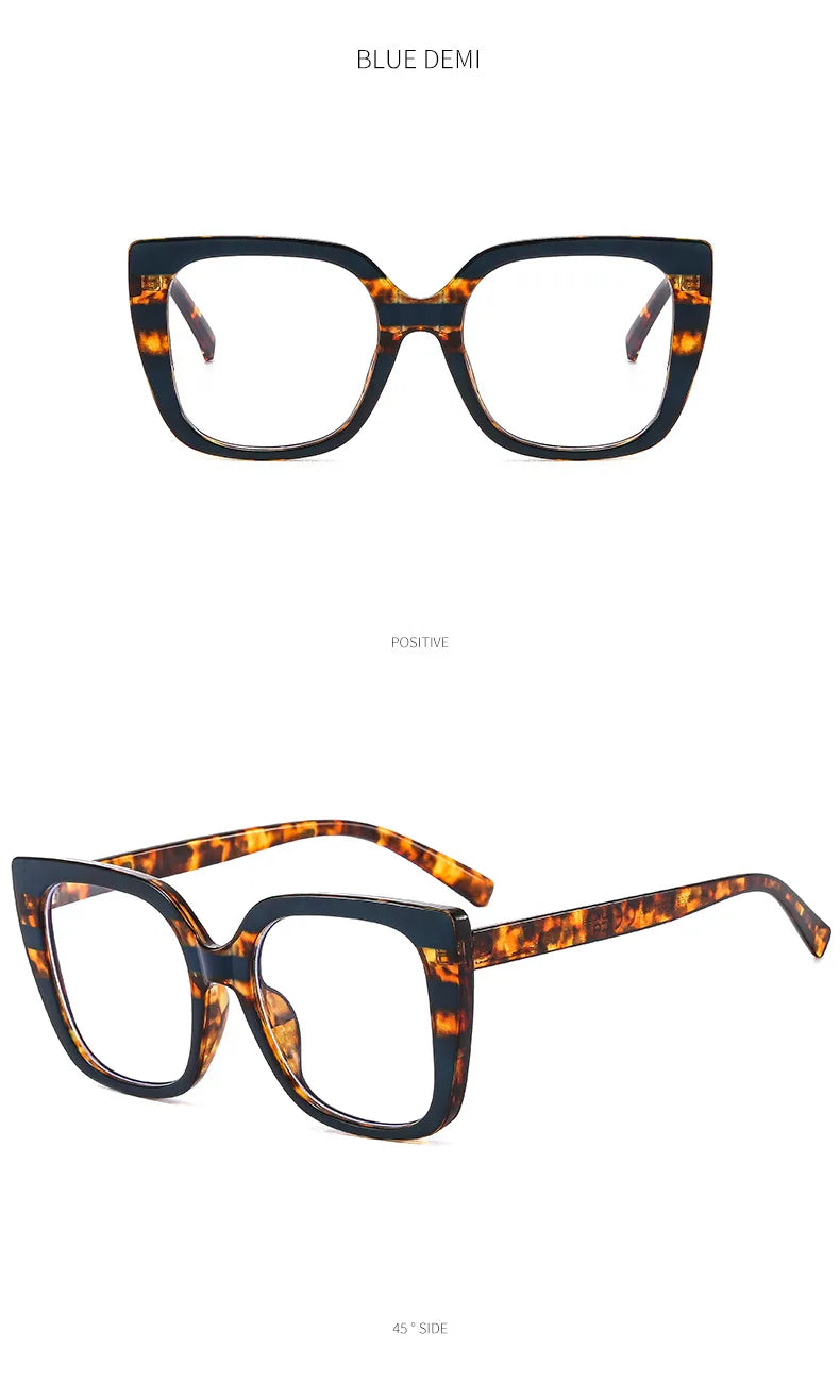 Blaue Demi-Brille mit Schildpattmuster in Nahaufnahme