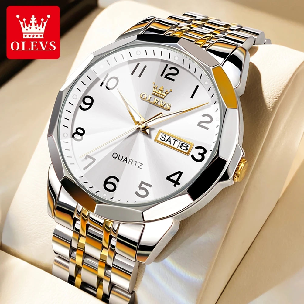 Silber- und Gold-OLEVS-Quarz-Armbanduhr mit Krönchenmotiv auf der Zifferblatt, auf hellem Hintergrund.