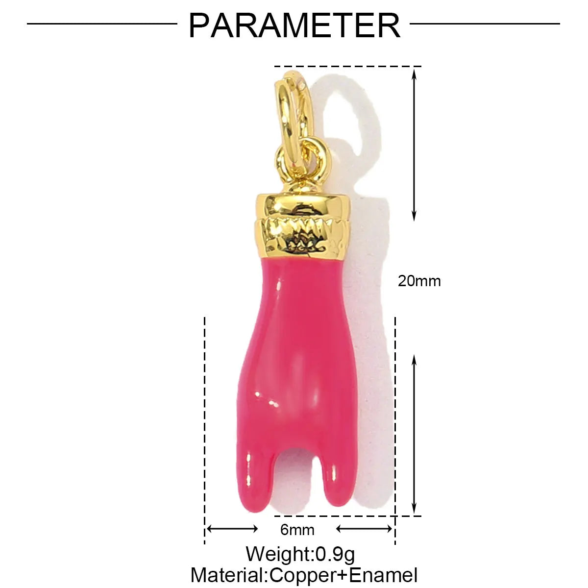 Charm doré en forme de main rose, fabriqué en cuivre et émail.