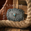 Boucle de ceinture en métal argenté avec motif d'animal cornu et incrustation turquoise, présentée sur une surface en bois ru