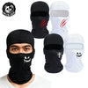 Un conjunto de balaclavas de malla transpirable en blanco y negro, incluyendo una máscara facial y una capucha completa.