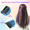 Démonstration de l'utilisation d'extensions de cheveux colorés, illustrant les techniques de tresses serrées et lâches.