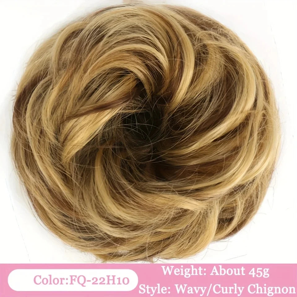 Nahaufnahme einer gewellten/lockigen Chignon-Frisur aus natürlichen synthetischen Haarbänder.