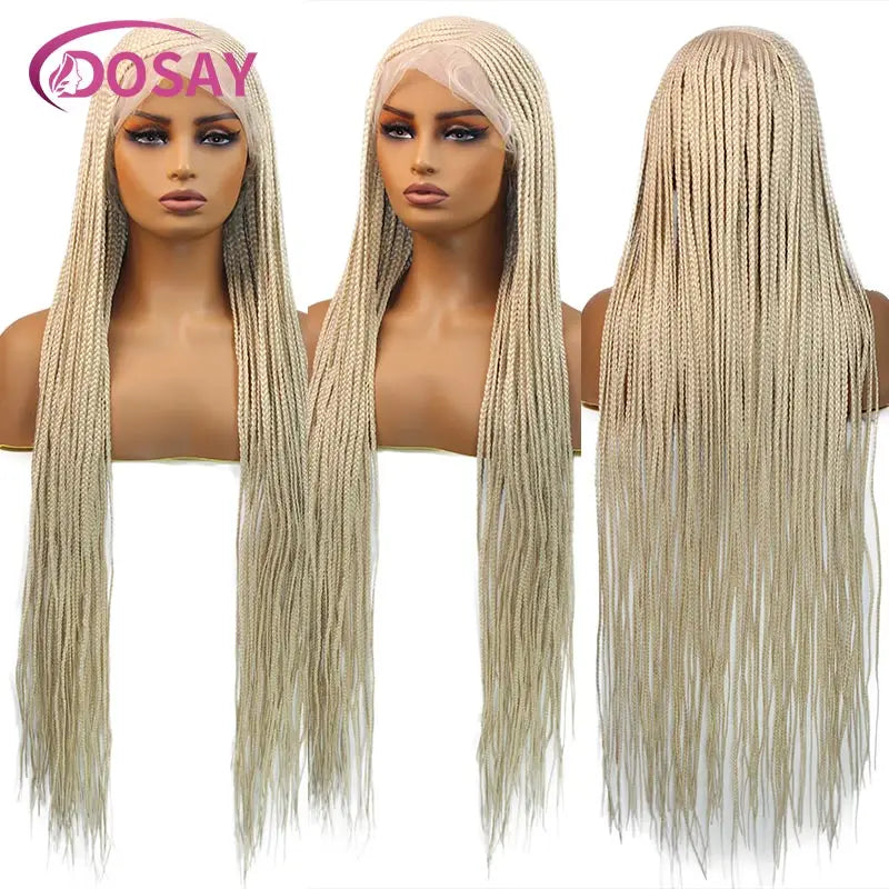 Tres mechones de cabello trenzado con encaje color beige claro en maniquíes.