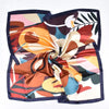 Luxuriäres Seidenschal mit lebendigem Blumen- und abstraktem Muster in Orange, Pink, Grün und Braun.