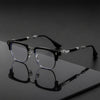 Une paire de lunettes vintage noires à demi-monture avec des verres clairs et des accents de cristal décoratifs sur une surfa
