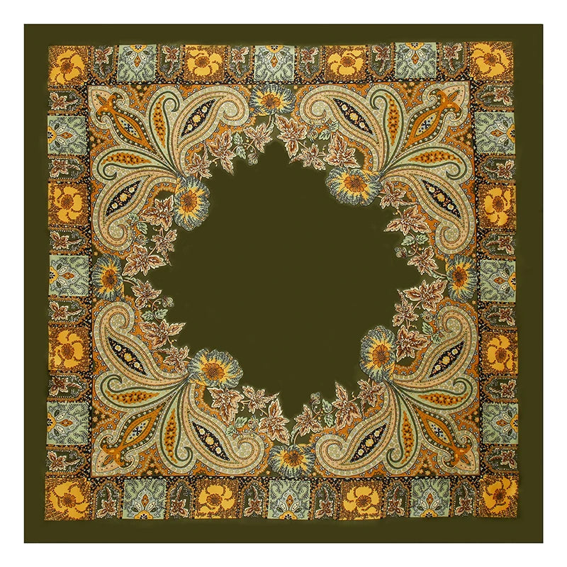 Detailliertes Blumen- und Paisley-Muster in Gold, Olivgrün und Beige auf Stoff.