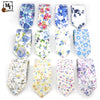 Collection de nœuds à col en coton imprimés de fleurs élégants dans diverses couleurs bleu, rose et blanc.