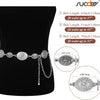 Ceinture à chaîne en métal argenté, portée sur un torse noir avec options de taille.