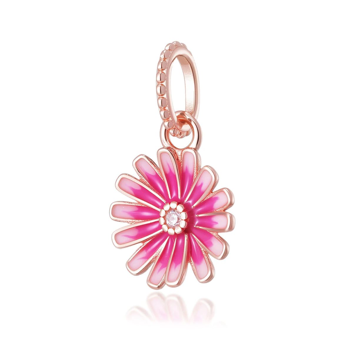 Un adorno de cuenta en forma de rosa delicada con esmalte rosa y blanco y un pequeño diamante en el centro, fijado en una pie
