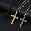 Drei silber- und goldfarbene Kreuz-Anhänger aus Edelstahl auf schwarzem Untergrund.