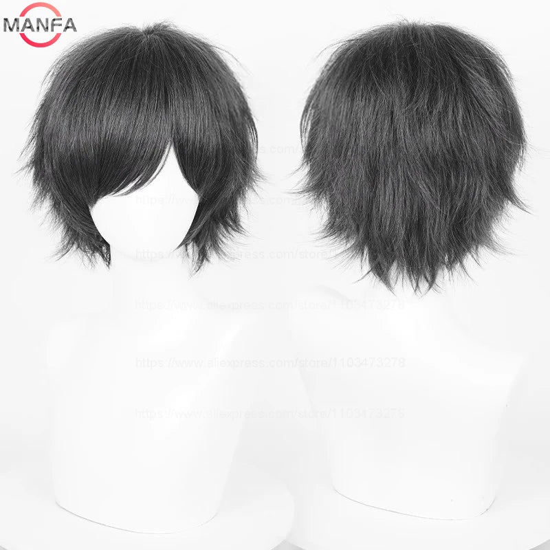 Un par de flequillo corto negro y una peluca negra completa mostrados en un maniquí de cabeza.