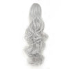 Una larga y fluida pieza de cabello plateado peinado en una coleta suelta con un clip de garra.