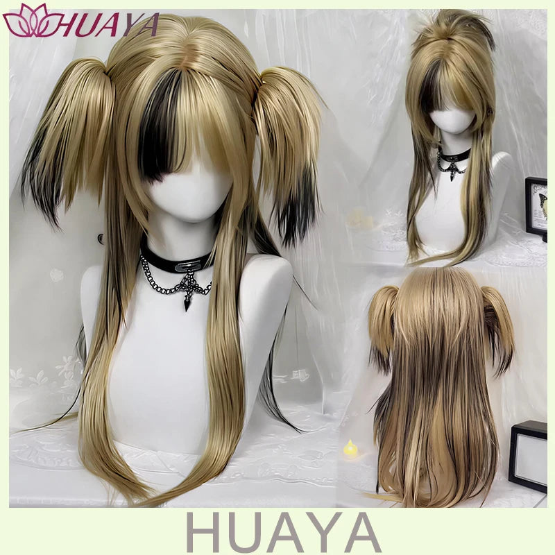Langes blondes gewelltes Cosplay-Perücke auf einem Mannequin, die verschiedene Farbtöne und Styling-Optionen zeigt.