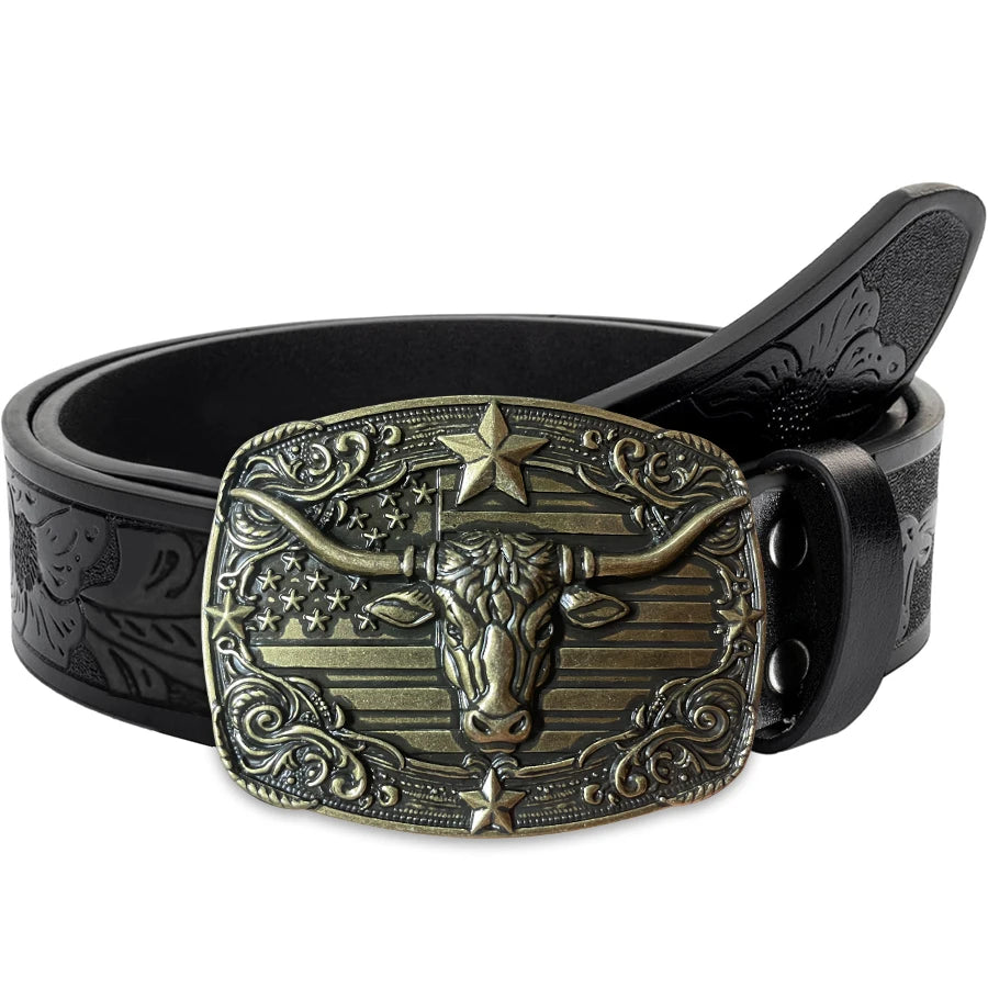 Cinturón de cuero negro con cabeza de toro de latón en relieve y arabescos decorativos.