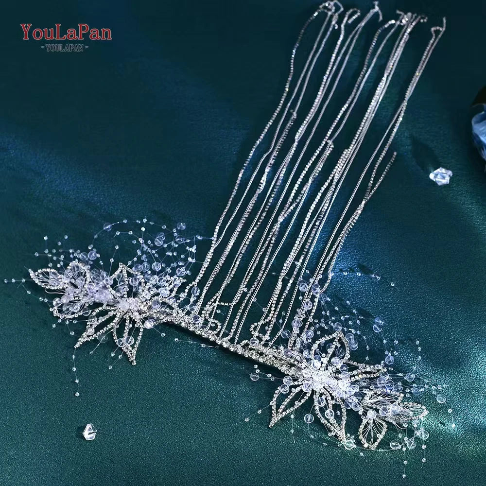Lazos de plata hechos a mano con cadena de taladro, diadema nupcial, mostrados en tela verde oscuro.