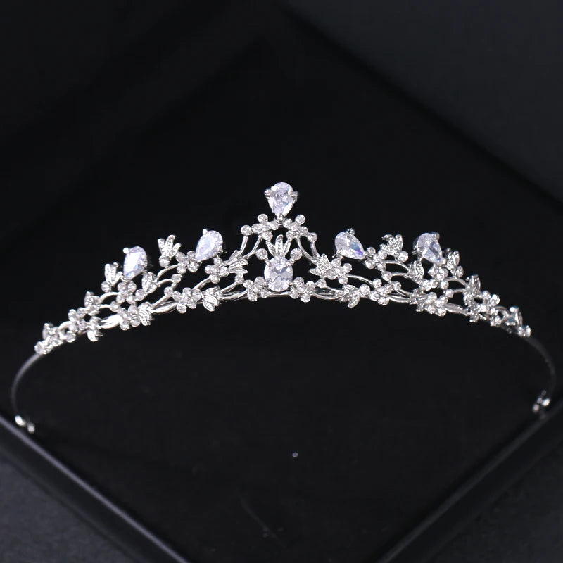 Tiare et couronne en strass cristal argenté, accessoire de cheveux.
