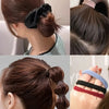 Un ensemble d'accessoires pour cheveux élastiques pour femmes, montrant des cheveux châtain foncé en différentes coiffures et